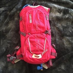 Women’s pink camelbak 70oz trail backpack